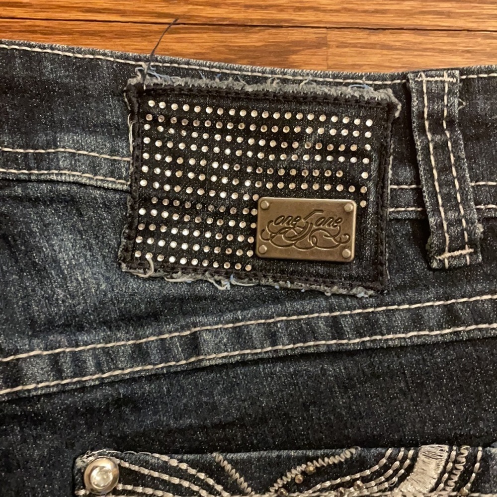 ONE 5 ONE Capri women’s jeans. Embellished, jeweled, stitching!!! Distressed - Picture 4 of 9